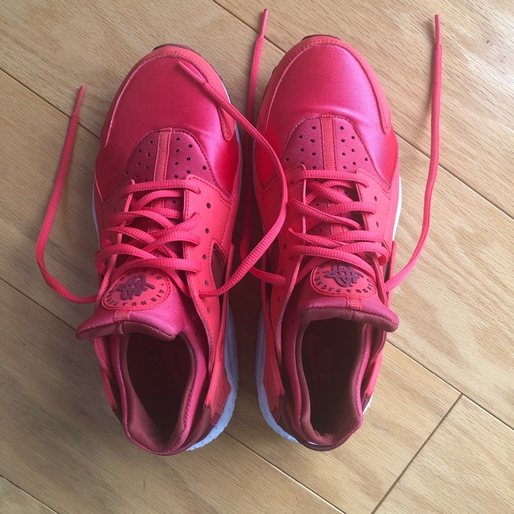 NIKE Huarache Red Athletic Shoes
